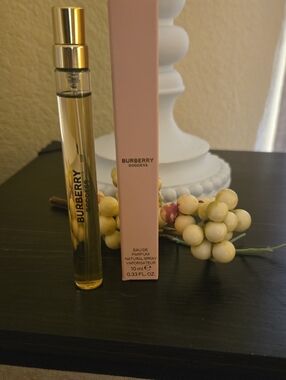 🫐Burberry Goddess Spray in Pink and Gold